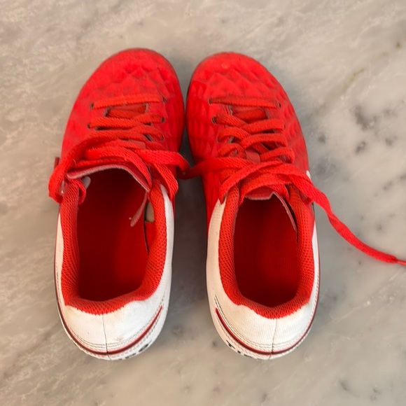 Nike Red and Black Sneakers Sleek Design - Picture 2 of 3